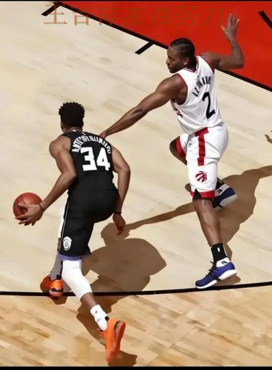 伦纳德高效输出展现核心价值 防守端问题再次暴露 伦纳德高效输出展现核心价值 防守端问题再次暴露